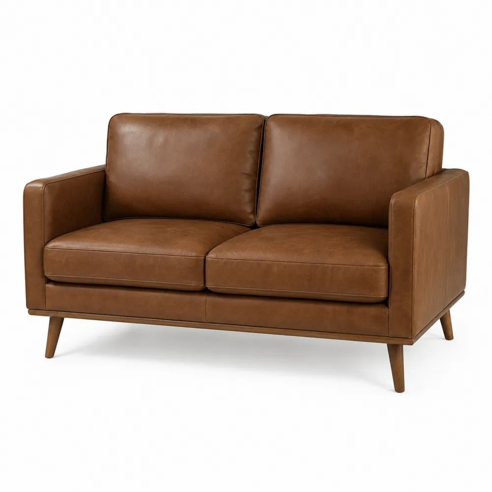 Divano a 2 posti in ecopelle marrone cognac con struttura in legno e gambe in legno massello dimensioni 160 x 85 x 78 cm